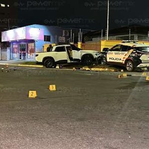 Motociclista foge da PM, provoca acidente com viatura e picape e deixa drogas espalhadas em Nova Mutum