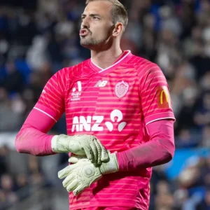 Goleiro adia casamento após ser convocado para disputar a Copa do Mundo