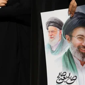 Mojtaba Khamenei feriu rosto, cabeça e pernas em ataque no início da guerra