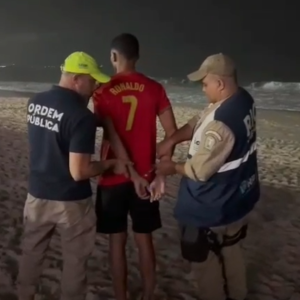 Homem é preso ao tentar vender caipirinha por R$ 1,8 mil em Copacabana