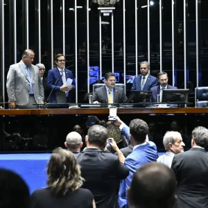 PL se reposiciona e assumirá campanha contra PEC da 6×1