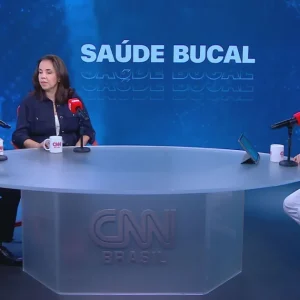 Dr. Kalil recebe periodontistas e explica como fazer escovação correta