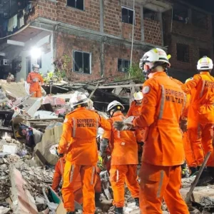 Desabamento de imóvel deixa dois mortos e três feridos em Salvador