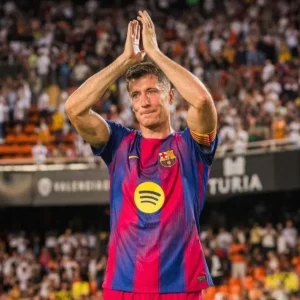 Em despedida de Lewandowski, Barcelona perde para o Valencia por LaLiga