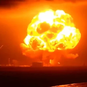Foguete de bilionário explode durante testes nos Estados Unidos