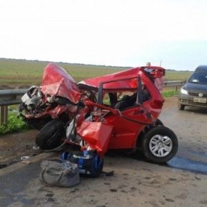 Três pessoas morrem em acidente entre automóvel e duas carretas • Olhar Direto