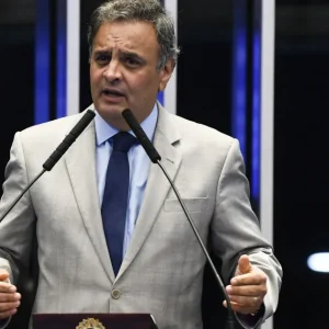 Ciro e Tasso falam em moderação ao apoiarem pré-candidatura de Aécio Neves