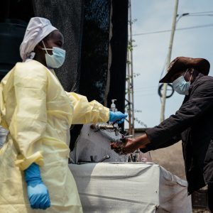 Como começou a epidemia de ebola na África, que se tornou emergência de saúde pública internacional?
