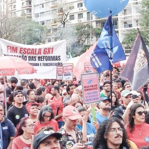 Manifestação em SP pede fim da escala 6×1 e ações contra o feminicídio