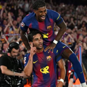 Barcelona vence, conquista título de LaLiga e afunda o Real Madrid em crise