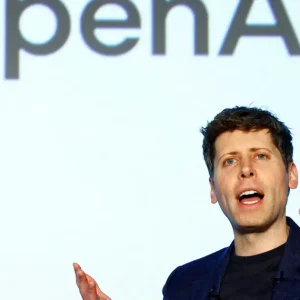 CEO da OpenAI diz ser improvável que IA leve a “apocalipse do emprego”