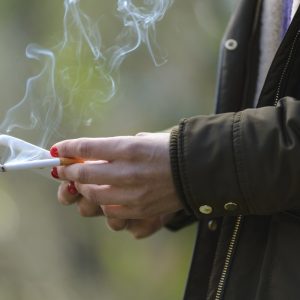 Número de fumantes no Brasil volta a crescer e acende sinal de alerta