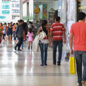 Atividade econômica cai 0,7% em março em razão da guerra do Irã