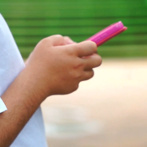 Estudo aponta como agressores aliciam adolescentes na internet