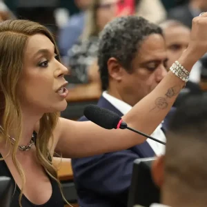 Erika Hilton rejeita compensações na PEC da escala 6×1