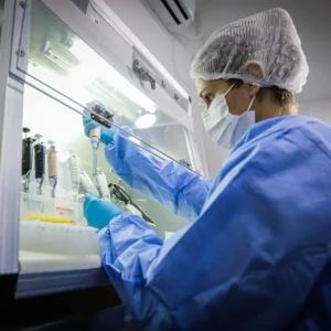 Lacen detecta circulação de variante da Influenza A em MT; vacina contra a gripe está disponível nos postos de saúde