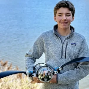 Adolescente canadense cria tartaruga robótica com IA para proteger oceanos