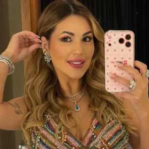 Justiça nega pedido de liberdade de Deolane e influencer permanece presa