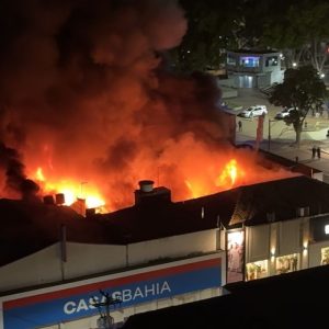 Incêndio atinge loja das Casas Bahia em Santa Bárbara d'Oeste