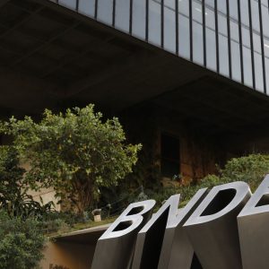 BNDES abre financiamento para transporte de carga e passageiros