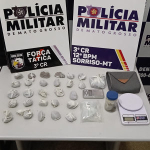 Adolescente e homem são detidos com porções de maconha pela PM