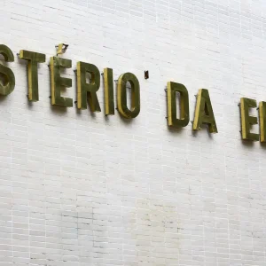 Formação de professores a distância mostra desempenho 53,1% inferior