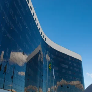 TSE reforça que uso de igreja em campanha configura abuso de poder; entenda