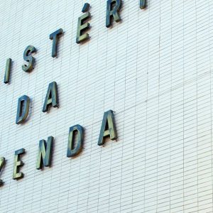 Fazenda eleva para 4,5% estimativa de inflação com guerra e petróleo