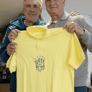 Pentacampeão com a seleção, Felipão é homenageado na Granja Comary