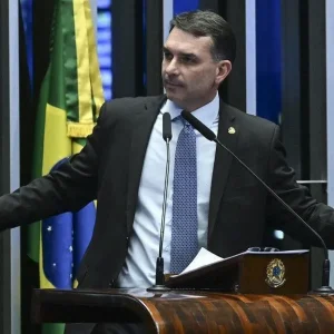 Eleições 2026: PL vê Flávio Bolsonaro sem palanque no Ceará