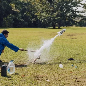 Alunos de SP desenvolvem foguetes para competição nacional de astronomia