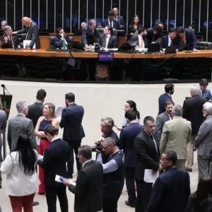 Câmara aprova, em 1º turno, texto-base da PEC sobre fim da escala 6×1