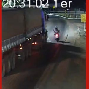 Motociclista morre após ser fechada por carreta em MT; vídeo