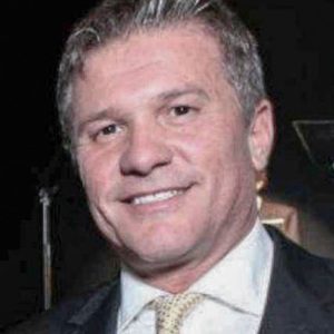 Mendonça vota para manter prisão de pai de Vorcaro; Gilmar pede vista