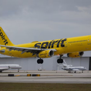 Spirit Airlines suspenderá todos os voos a partir deste sábado
