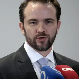 Durigan defende taxação de ultrarricos em agenda do G7
