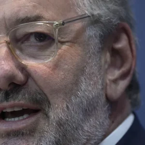 Brasil e EUA discutem tarifas em reunião após encontro entre Lula e Trump