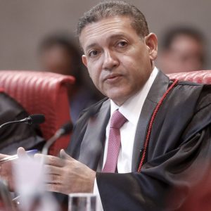 Nunes Marques vai relatar ação de Bolsonaro para anular pena