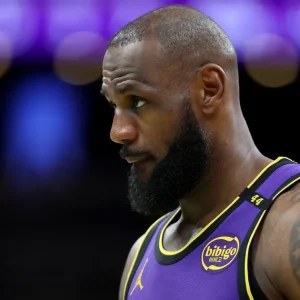 NBA: LeBron James evita definir futuro após eliminação dos Lakers