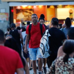 Desemprego chega a 5,8% no trimestre encerrado em abril, diz IBGE