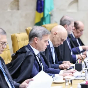 Lei da Ficha Limpa: STF pode barrar benefício a políticos condenados