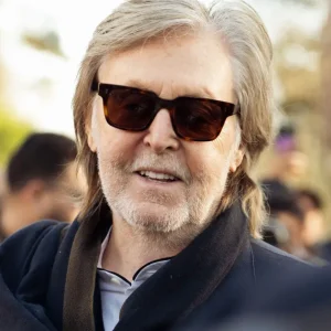 Paul McCartney compara fama de Swift a Beatlemania: “Avô da nova geração”