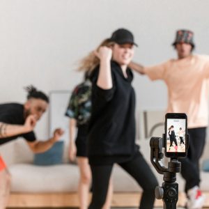 Danças do TikTok: os impactos na saúde de crianças e jovens