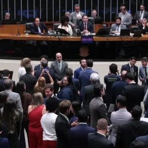 Câmara analisa PEC sobre fim da escala 6×1 em 1º turno; acompanhe
