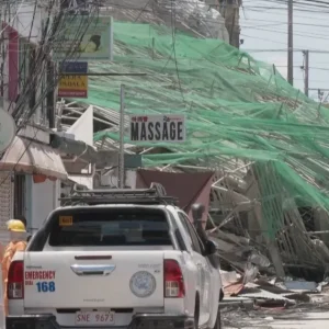 Idoso de 65 anos morre após desabamento de prédio nas Filipinas