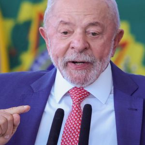 Lula cobra respeito e rejeita interferência dos EUA
