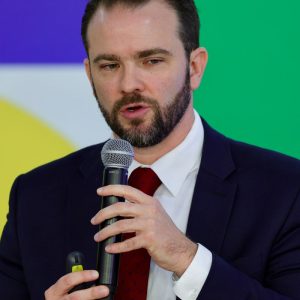 Desenrola 2.0 renegocia quase R$ 1 bilhão em dívidas, diz Durigan