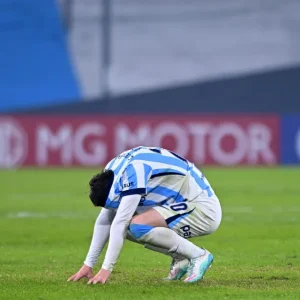 Gol bizarro sofrido pelo Racing leva Botafogo às oitavas da Sul-Americana