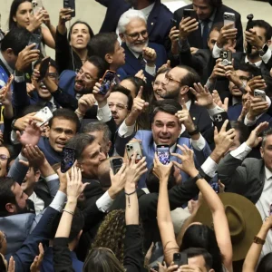 Moraes suspende primeiros pedidos de aplicação da Dosimetria