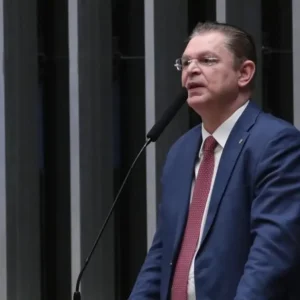 Oposição quer ouvir diretor da PF após troca de delegado no caso de Lulinha